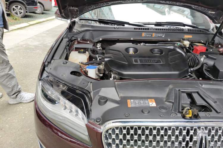 Used Lincoln MKZ 2018 2.0T Premium Edition Engine Bay Right