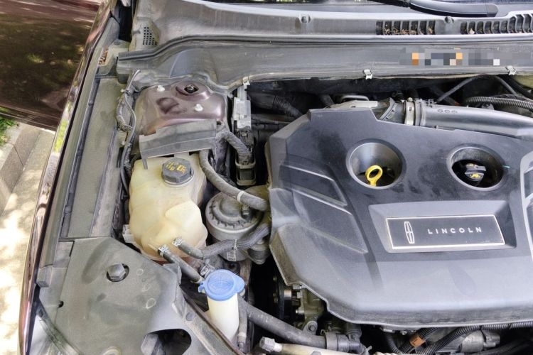 Used Lincoln MKZ 2018 2.0T Premium Edition Engine Bay Right