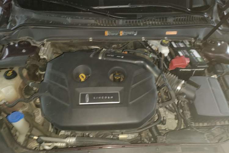 Used Lincoln MKZ 2018 2.0T Premium Edition Engine Bay
