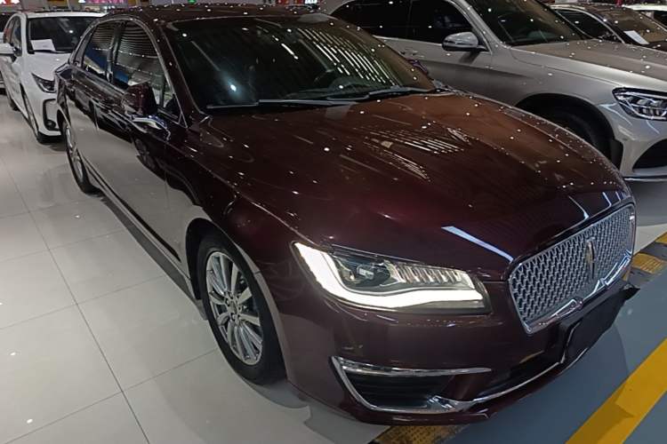 Used Lincoln MKZ 2018 2.0T Premium Edition Front Right 45 Deg