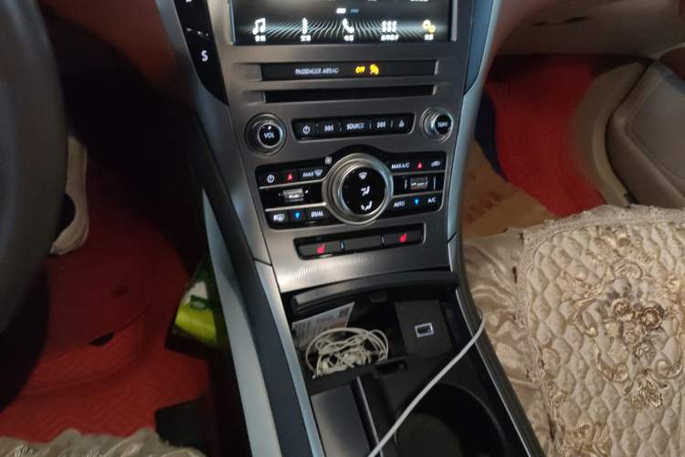 Used Lincoln MKZ 2018 2.0T Premium Edition Gear Lever