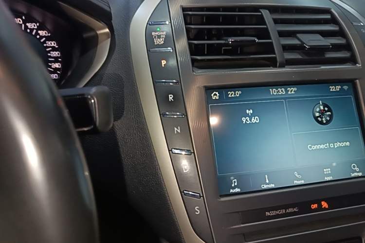 Used Lincoln MKZ 2018 2.0T Premium Edition Gear Lever