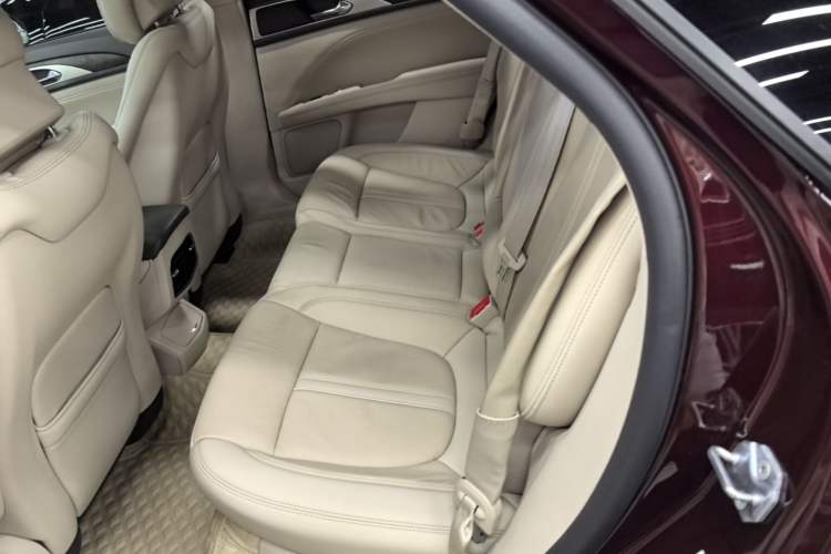 Used Lincoln MKZ 2018 2.0T Luxury Edition Left Rear Seat