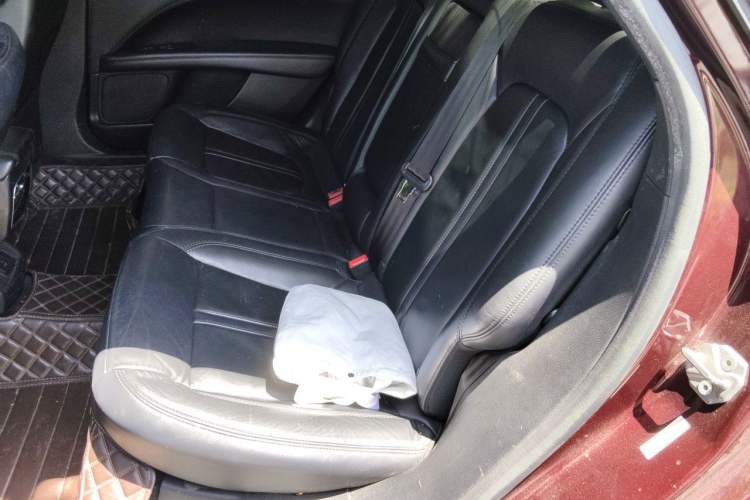 Used Lincoln MKZ 2018 2.0T Premium Edition Left Rear Seat