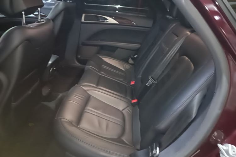 Used Lincoln MKZ 2018 2.0T Premium Edition Left Rear Seat