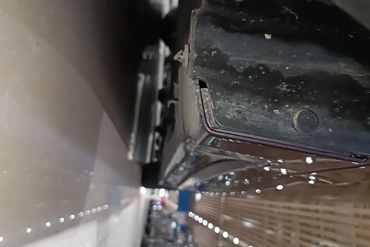 Used Lincoln MKZ 2018 2.0T Premium Edition Left Side Sill