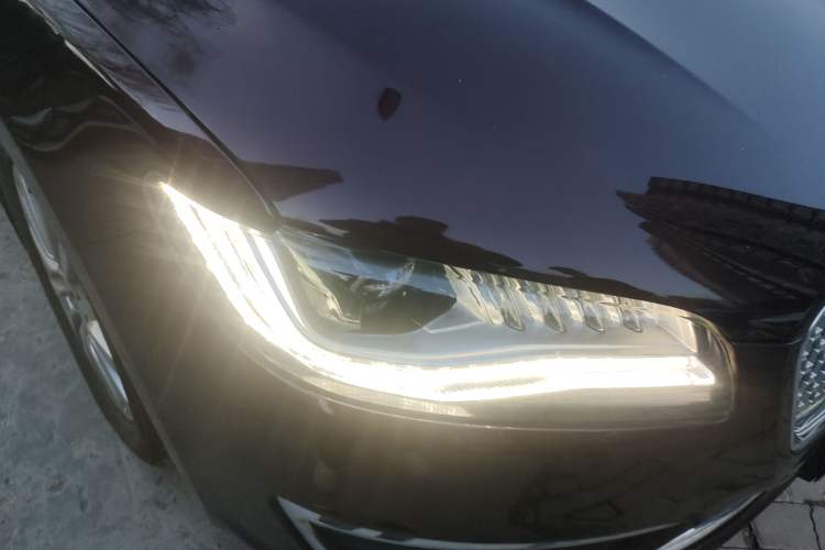 Used Lincoln MKZ 2018 2.0T Premium Edition Right Front Headlight