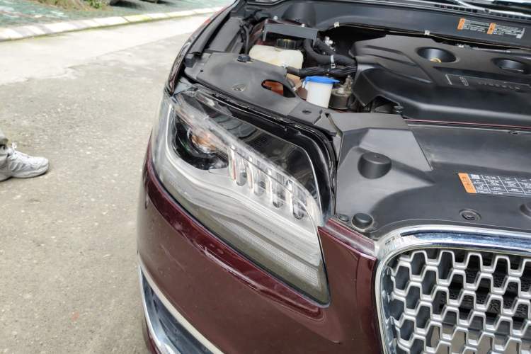 Used Lincoln MKZ 2018 2.0T Premium Edition Right Front Headlight