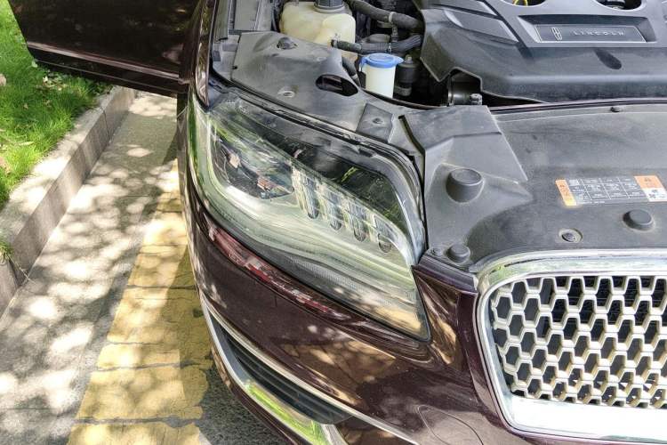 Used Lincoln MKZ 2018 2.0T Premium Edition Right Front Headlight