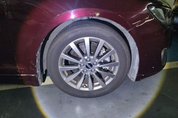 Used Lincoln MKZ 2018 2.0T Premium Edition Right Front Wheel Hub