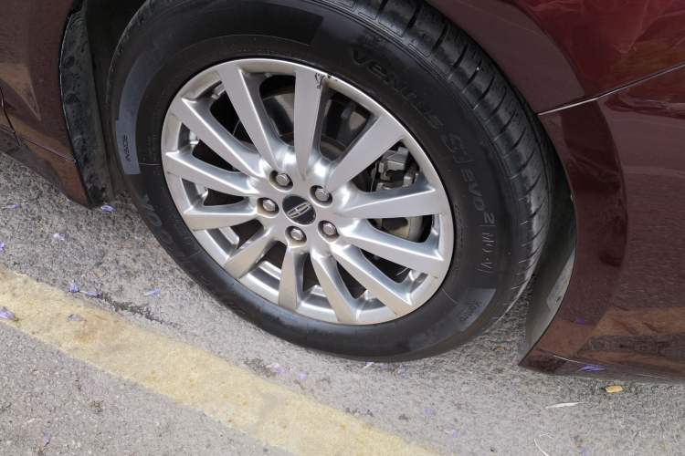 Used Lincoln MKZ 2018 2.0T Premium Edition Right Front Wheel Hub