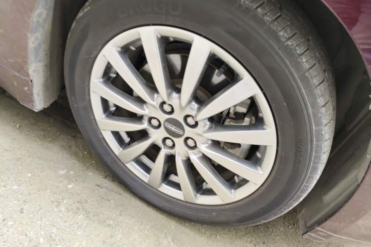 Used Lincoln MKZ 2018 2.0T Premium Edition Right Front Wheel Hub