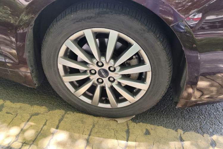 Used Lincoln MKZ 2018 2.0T Premium Edition Right Front Wheel Hub