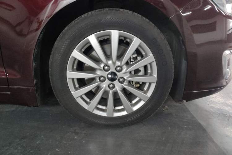 Used Lincoln MKZ 2018 2.0T Premium Edition Right Front Wheel Hub