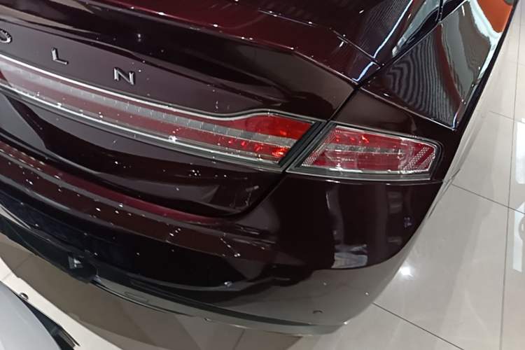 Used Lincoln MKZ 2018 2.0T Premium Edition Right Rear Taillight
