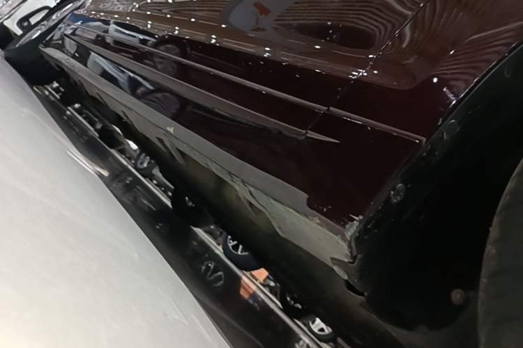 Used Lincoln MKZ 2018 2.0T Premium Edition Right Side Sill
