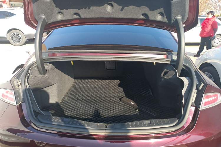 Used Lincoln MKZ 2018 2.0T Premium Edition Trunk