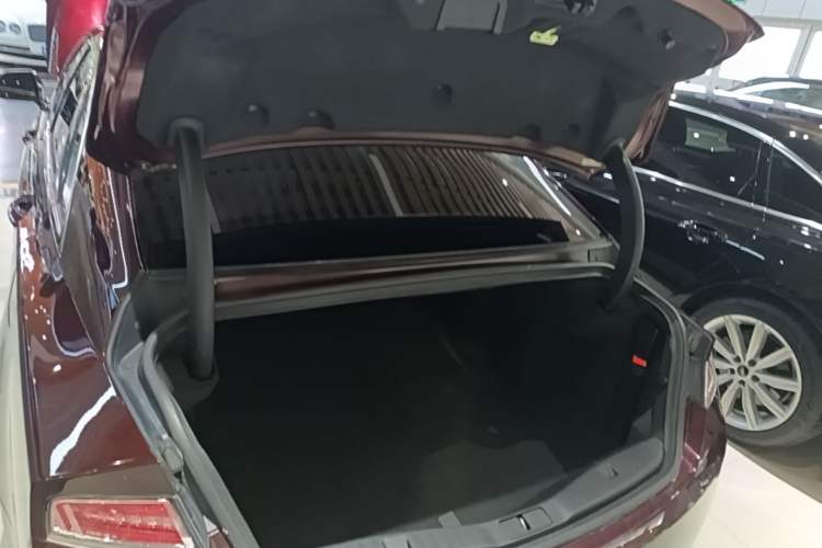 Used Lincoln MKZ 2018 2.0T Premium Edition Trunk