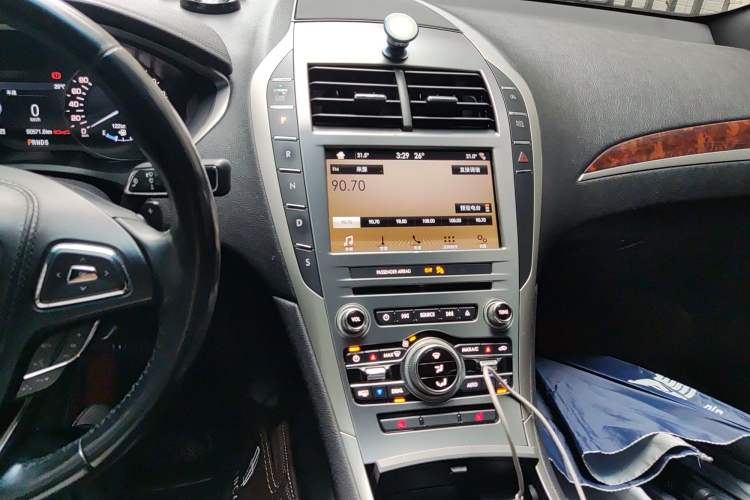 Used Lincoln MKZ 2018 2.0T Premium Edition Audio And AC Panel
