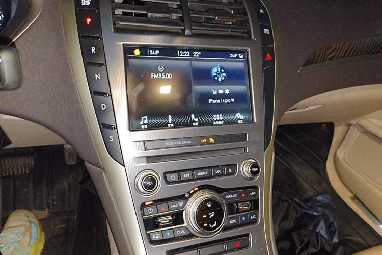 Used Lincoln MKZ 2018 2.0T Premium Edition Audio And AC Panel