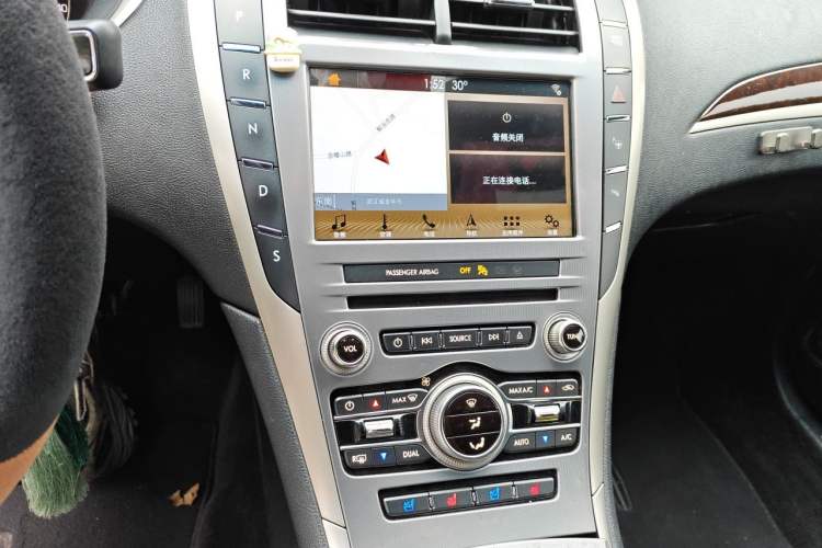 Used Lincoln MKZ 2018 2.0T Luxury Edition Audio And AC Panel