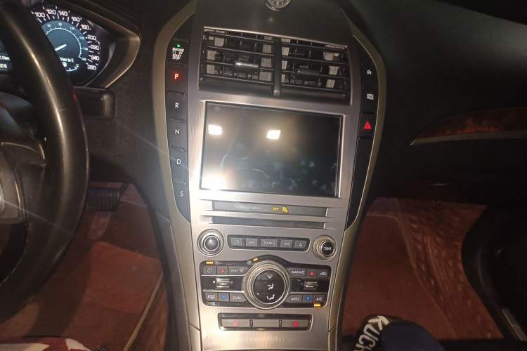 Used Lincoln MKZ 2018 2.0T Premium Edition Audio And AC Panel