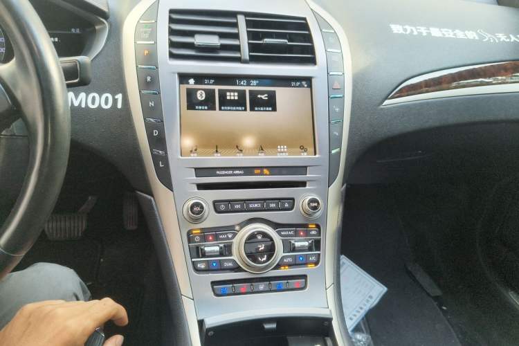 Used Lincoln MKZ 2018 2.0H Hybrid Deluxe Edition Audio And AC Panel