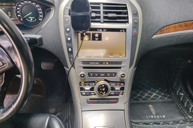 Used Lincoln MKZ 2018 2.0T Premium Edition Audio And AC Panel