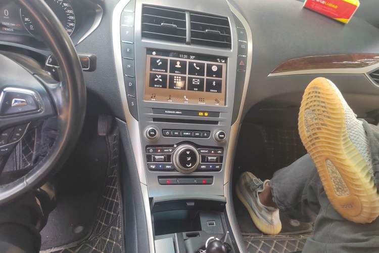 Used Lincoln MKZ 2018 2.0T Premium Edition Audio And AC Panel