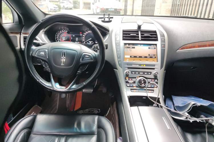 Used Lincoln MKZ 2018 2.0T Premium Edition Center Console
