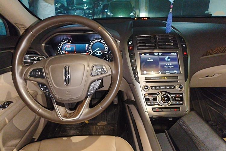 Used Lincoln MKZ 2018 2.0T Premium Edition Center Console