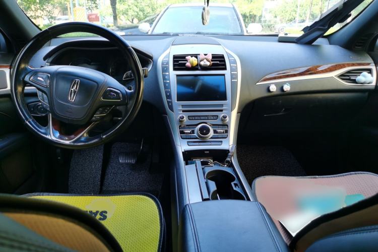 Used Lincoln MKZ 2018 2.0T Premium Edition Center Console