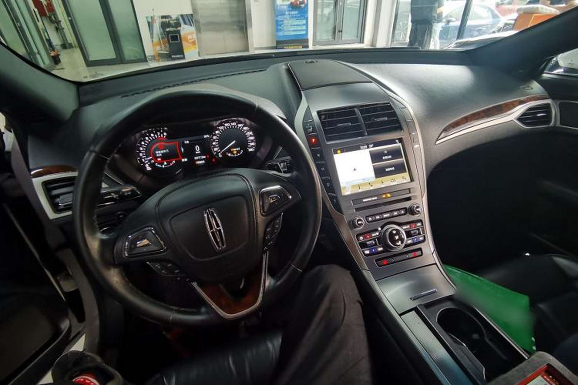 Used Lincoln MKZ 2018 2.0T Premium Edition Center Console