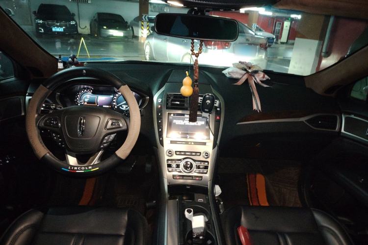 Used Lincoln MKZ 2018 2.0T Premium Edition Center Console