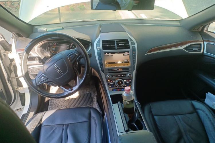 Used Lincoln MKZ 2018 2.0T Luxury Edition Center Console