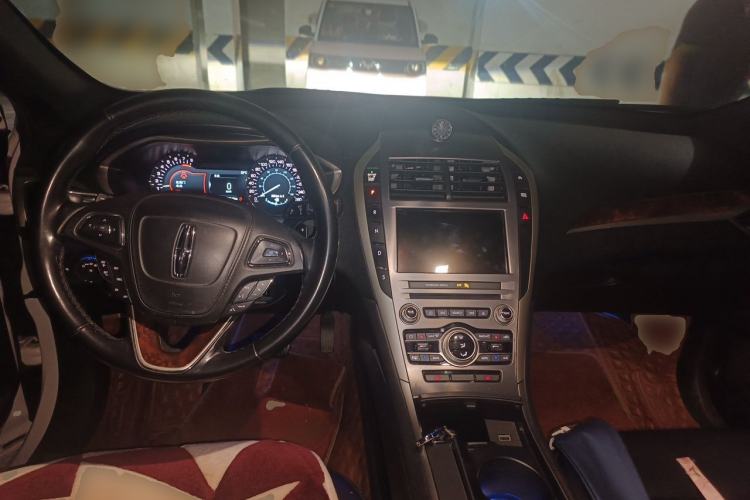 Used Lincoln MKZ 2018 2.0T Premium Edition Center Console