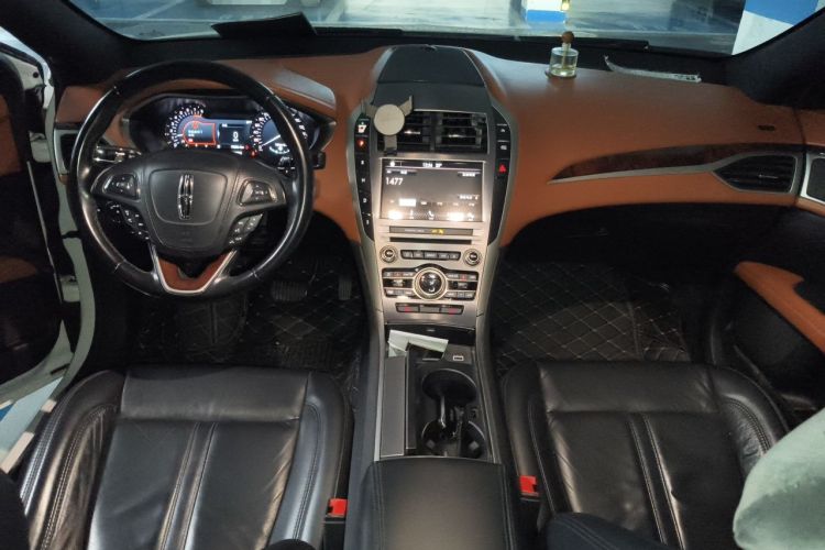 Used Lincoln MKZ 2018 2.0T Premium Edition Center Console
