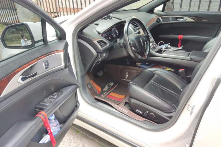 Used Lincoln MKZ 2018 2.0T Premium Edition Driver Seat