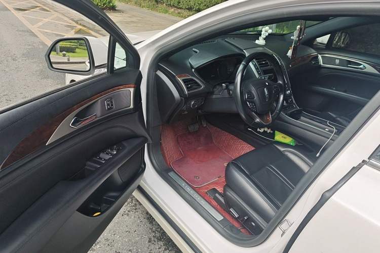Used Lincoln MKZ 2018 2.0T Premium Edition Driver Seat