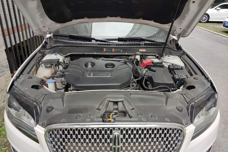 Used Lincoln MKZ 2018 2.0T Premium Edition Engine Bay