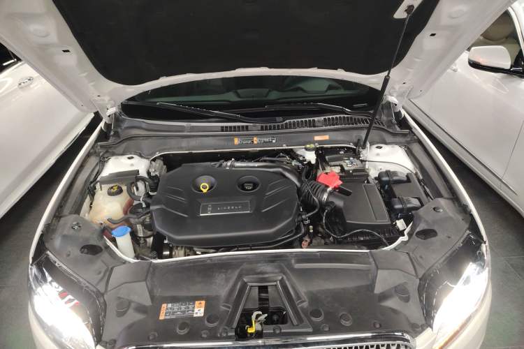Used Lincoln MKZ 2018 2.0T Premium Edition Engine Bay