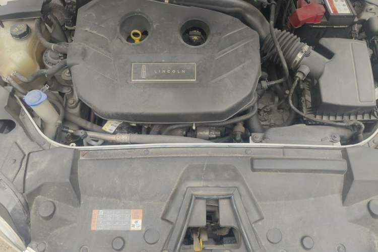Used Lincoln MKZ 2018 2.0T Premium Edition Engine Bay