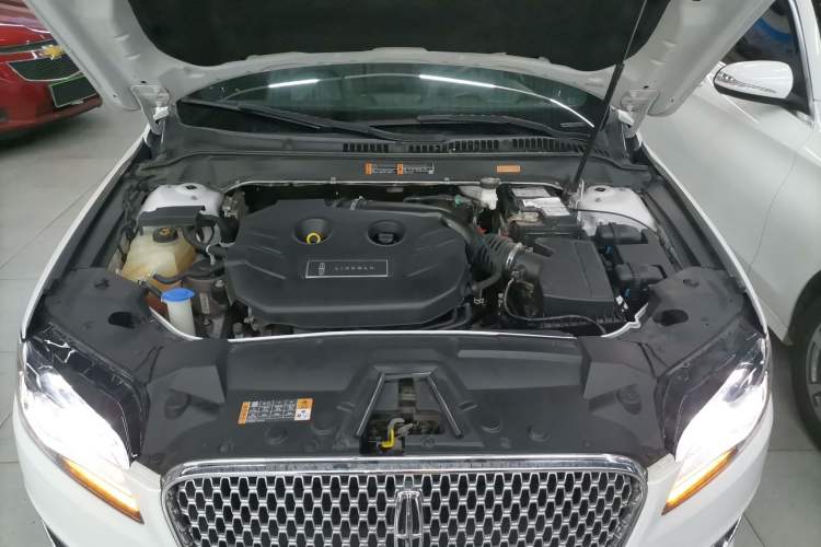 Used Lincoln MKZ 2018 2.0T Premium Edition Engine Bay