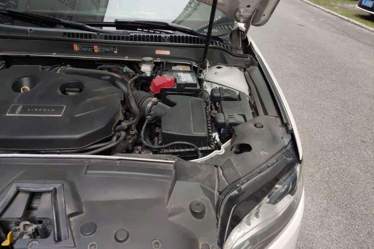 Used Lincoln MKZ 2018 2.0T Premium Edition Engine Bay Left