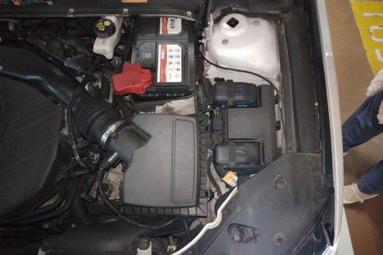 Used Lincoln MKZ 2018 2.0T Premium Edition Engine Bay Left