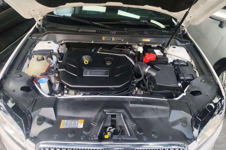 Used Lincoln MKZ 2018 2.0T Premium Edition Engine Bay