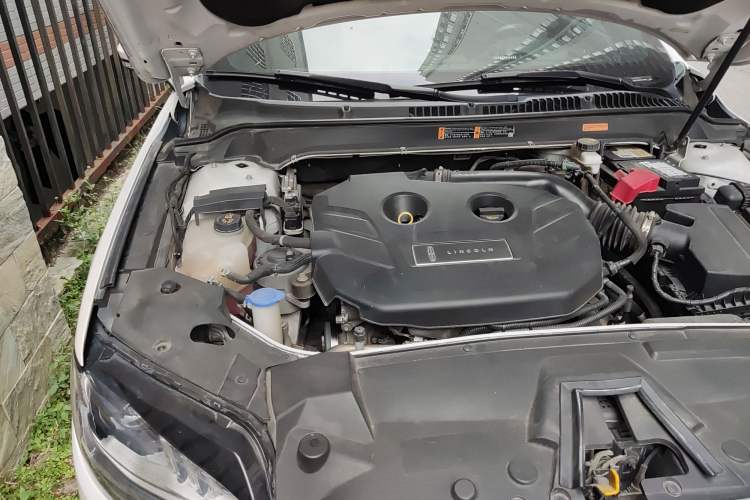 Used Lincoln MKZ 2018 2.0T Premium Edition Engine Bay Right