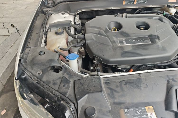 Used Lincoln MKZ 2018 2.0T Premium Edition Engine Bay Right