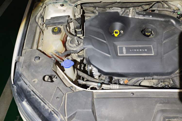 Used Lincoln MKZ 2018 2.0T Luxury Edition Engine Bay Right