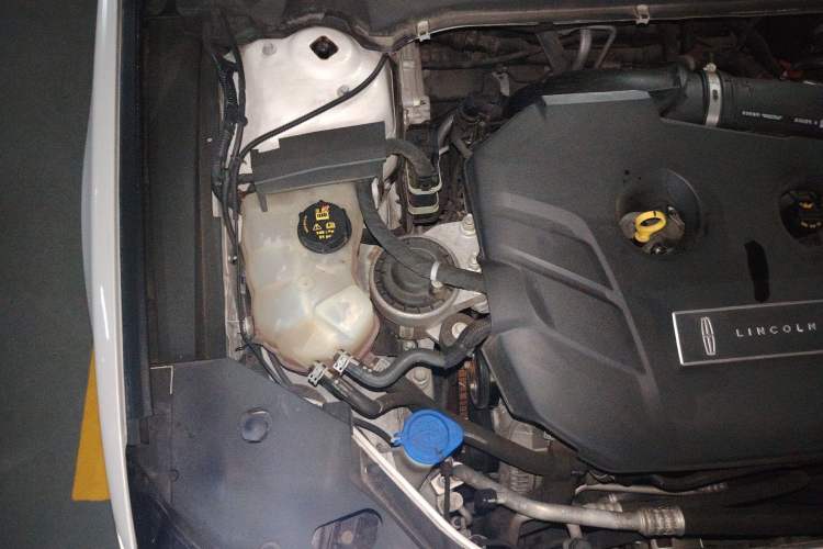 Used Lincoln MKZ 2018 2.0T Premium Edition Engine Bay Right